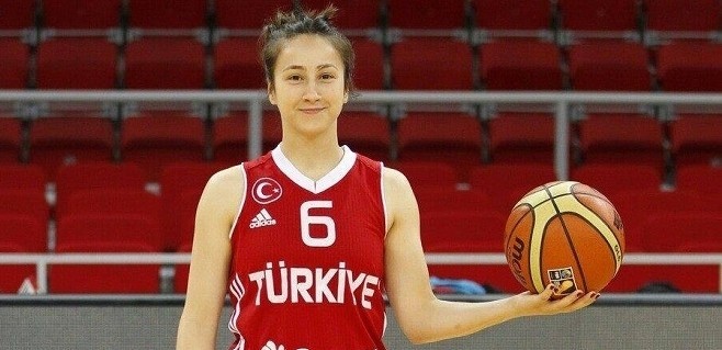 Kübra Erat Bornova Becker Spor’da