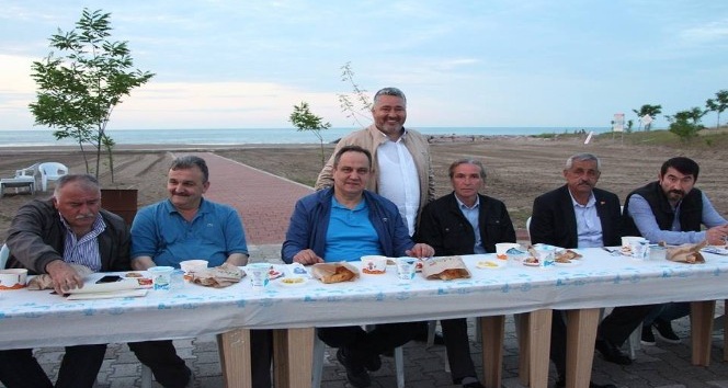 Giresun Belediye Başkanı iftarda muhtar ve basın mensuplarıyla bir araya geldi