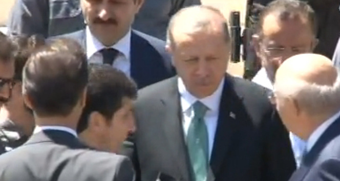 Cumhurbaşkanı Erdoğan, cuma namazını Marmara İlahiyat Camii'nde kıldı