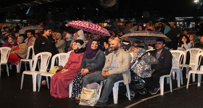 Eşref Ziya Terzi Yenikapı’da hayranlarını mest etti