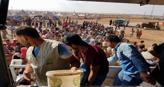 İHH’dan Zoğara Kampı’ndaki Suriyelilere 10 bin kişilik iftar