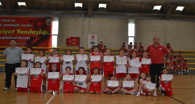 Lüleburgaz 12 Dev Adam Basketbol Okulu sezonu kapattı