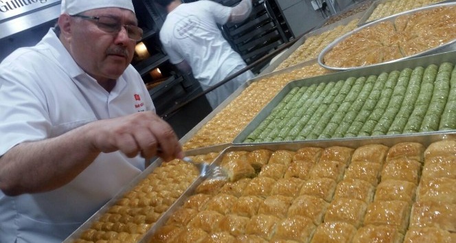 (Özel Haber) Ünlü Baklavacı Nadir Güllü’den Ramazan Bayramına özel baklava tarifi