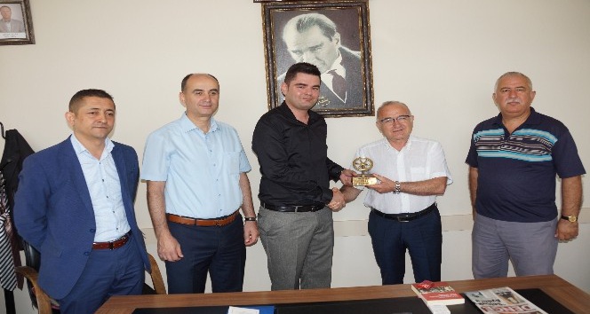 Aydın’da Mayıs ayının şoförü ödülünü aldı
