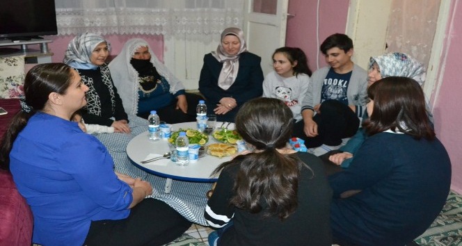 Vali Azizoğlu’nun eşi, aile ziyaretlerini sürdürüyor