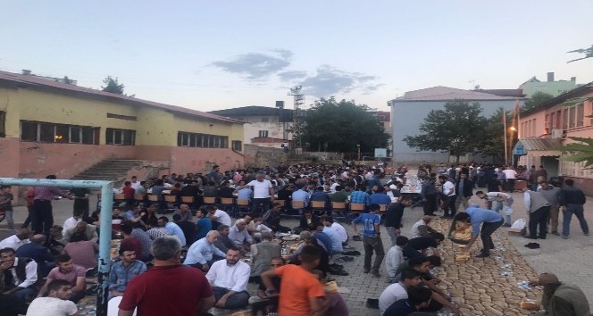 Pervari Belediyesinden 800 kişiye iftar