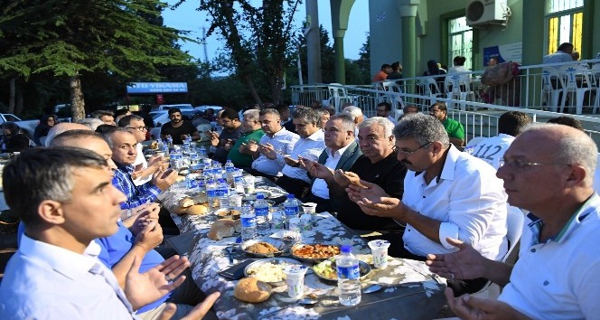 Başkan Böcek, Bahtılı Mahallesi’nde iftar yaptı