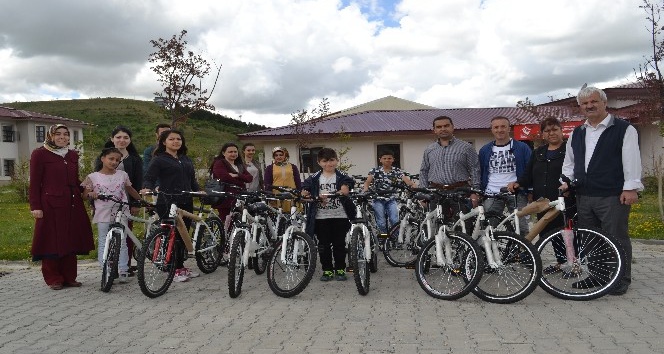 ASP İl Müdürlüğü’nden çocuklara bisiklet