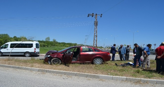 Adilcevaz’da iki otomobil kafa kafaya çarpıştı: 2 yaralı
