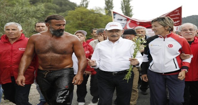 Kılıçdaroğlu’nun yürüyüşüne destek veren Kırkpınar başpehlivanı, dopingli çıktığı için unvanı geri alınmış
