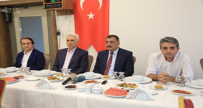 Belediye Başkanı Gürkan medya temsilcileri ile iftarda bir araya geldi