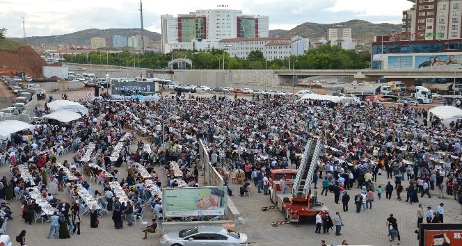 12 bin kişi iftar sofrasında buluştu