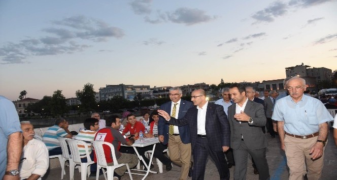 Vali Demirtaş, Taşköprü’de vatandaşlar ile iftarda bir araya geldi