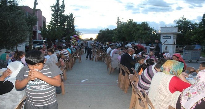 Alaşehir’de 14 mahallede 12 bin vatandaşa iftar