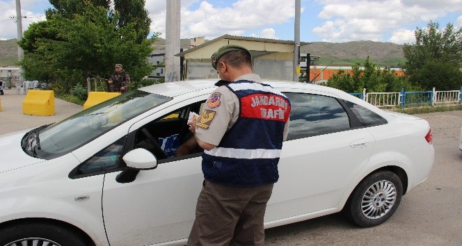 Sivas’ta polis ve jandarmadan bayram uygulaması