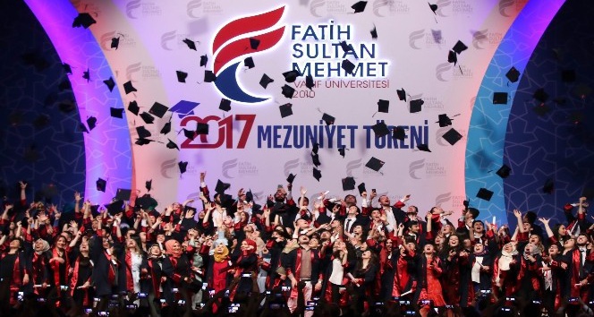 Fatih Sultan Mehmet Vakıf Üniversitesinde mezuniyet heyecanı
