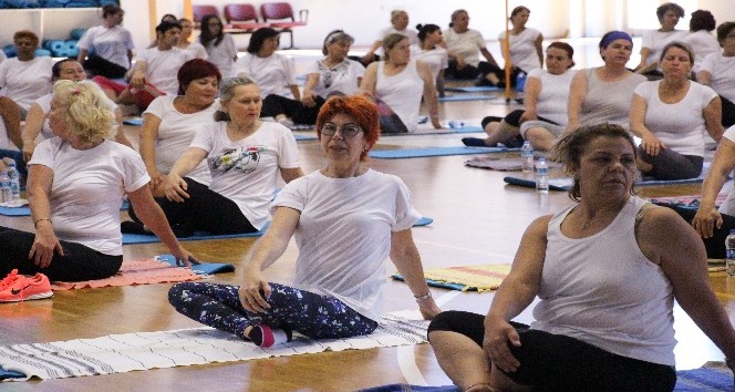 Muratpaşa’da Dünya Yoga Günü kutlandı