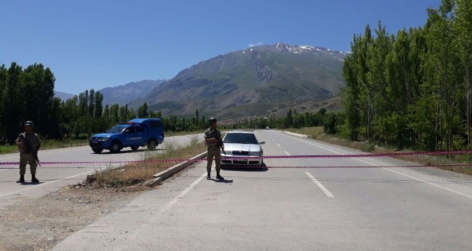 Erzincan’da yola tuzaklanan EYP uzaktan kumanda ile patlatıldı
