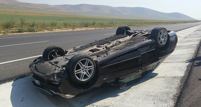 Takla atan otomobildeki üç yaşındaki çocuk öldü, 4 kişi yaralandı