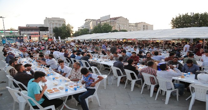 Ramazan Ayı boyunca yaklaşık 100 bin kişiye iftar verildi
