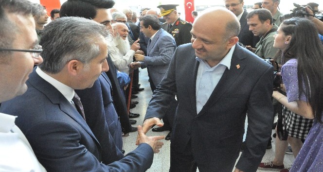 Bakanı Işık, AK Parti Kocaeli İl Teşkilatı ve kent bayramlaşmasına katıldı