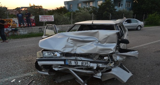 Kozan’da zincirleme trafik kazası: 3 yaralı
