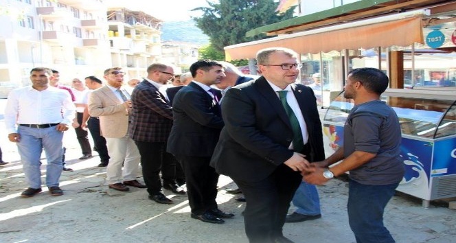 AK Parti Bilecik Milletvekili Eldemir vatandaşlarla bayramlaştı