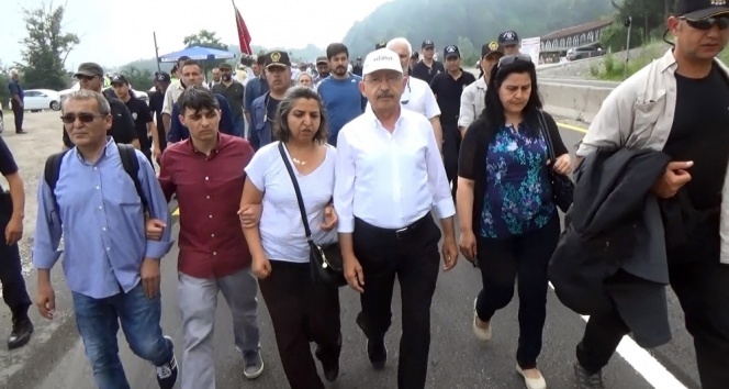 Berkin Elvan’ın ailesi de Kılıçdaroğlu’yla yürüdü