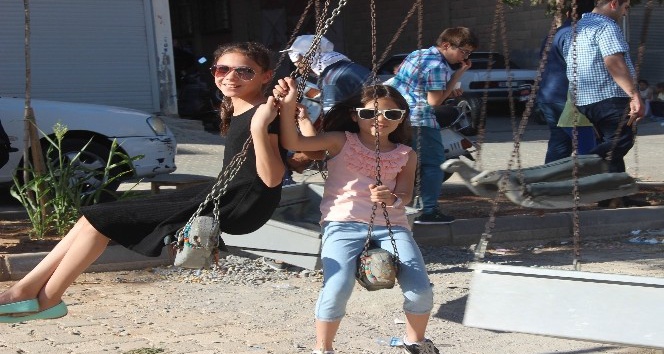 Kilis’te Türk ve Suriyeli çocuklar birlikte eğleniyor