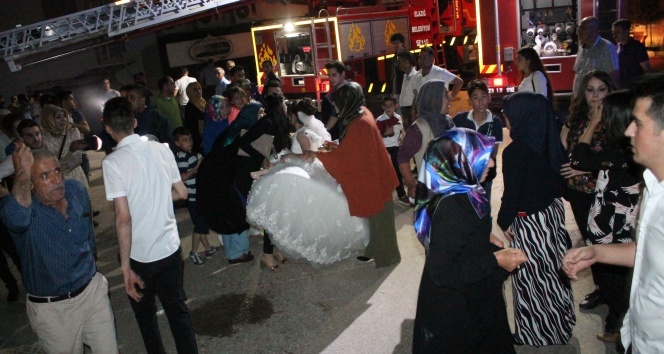 Elazığ&#039;da düğün salonunda trafo patladı: 14 kişi hastanelik oldu