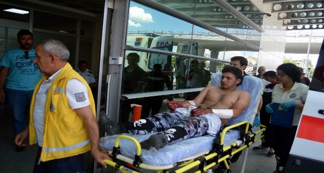 Suriyeli kardeşlerin motosiklet kavgasında kan aktı