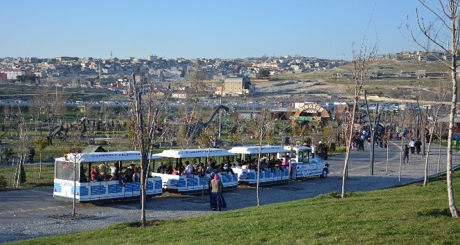 Şahinbey Belediyesinin parkları doldu taştı