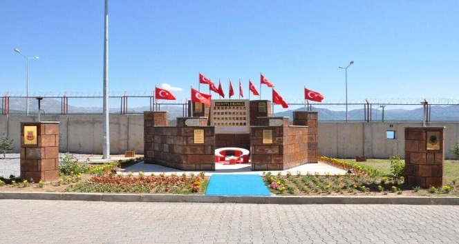 Tatvan’da “Şehit Anıtı” açıldı