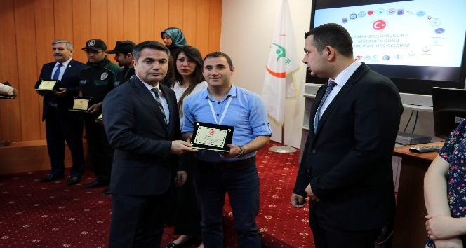 Yozgat’ta madde bağımlılığı ile mücadele edenlere plaket verildi