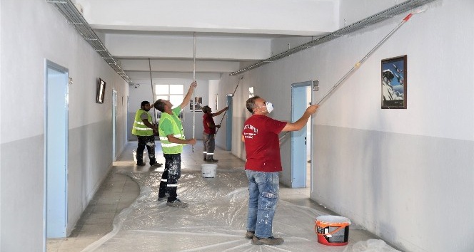 Turgutlu Belediyesi, okulların ihtiyaçlarını karşılıyor