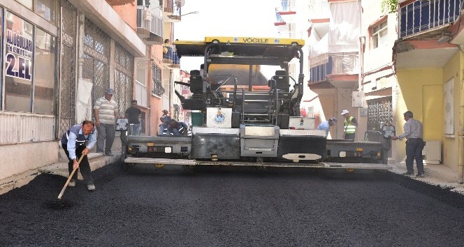 Hacı Abdi Mahallesinde asfalt çalışmaları devam ediyor