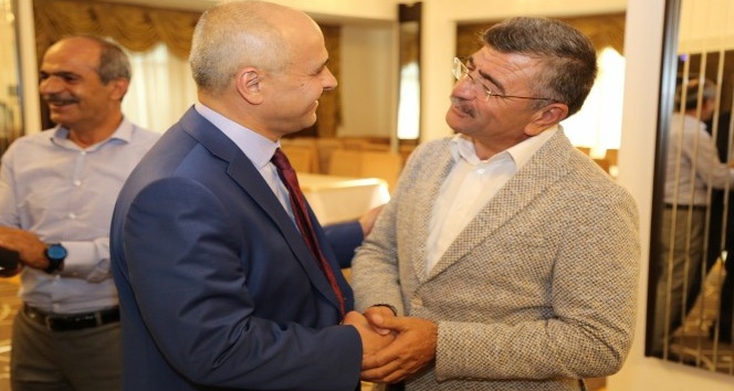 Niğde Belediye Başkanı Faruk Akdoğan’dan Vali Peynircioğluna veda yemeği