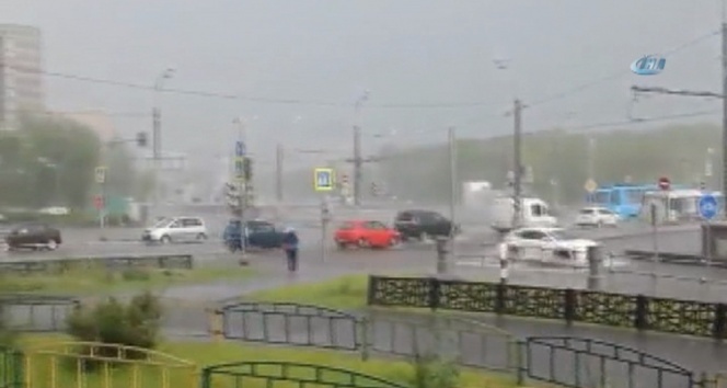 Moskova&#039;da fırtına: 2 ölü, 30 yaralı