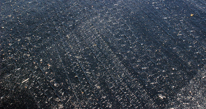 Denizli’de aşırı sıcaklar asfaltı eritti