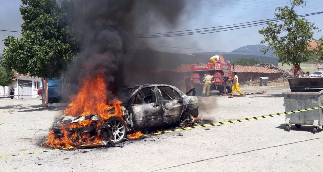 Ünlü rallici Burcu Çetinkaya Bucak’ın aracı yandı