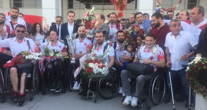 Avrupa şampiyonu Tekerlekli Sandalye Basketbol Milli Takımı, yurda döndü