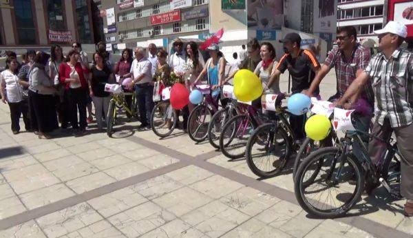 Erzincan’da Bisikletli Düğün Konvoyu Şaşırttı