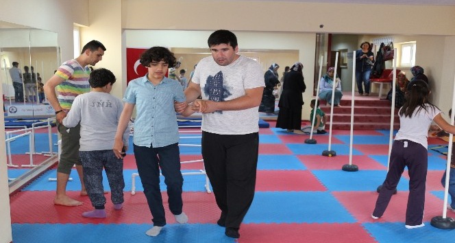 Karaman’da otizmli çocuklar sporla hayata bağlanıyor