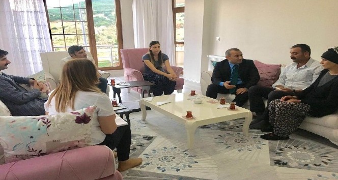 Tunceli’nin yeni valisi ilk ziyaretini şehit ailesine yaptı