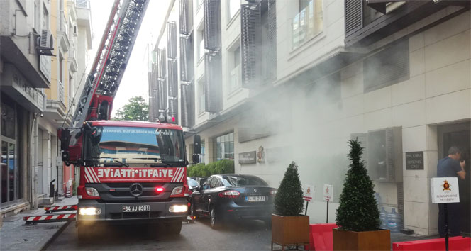 İstanbul Fatih’te korkutan otel yangını
