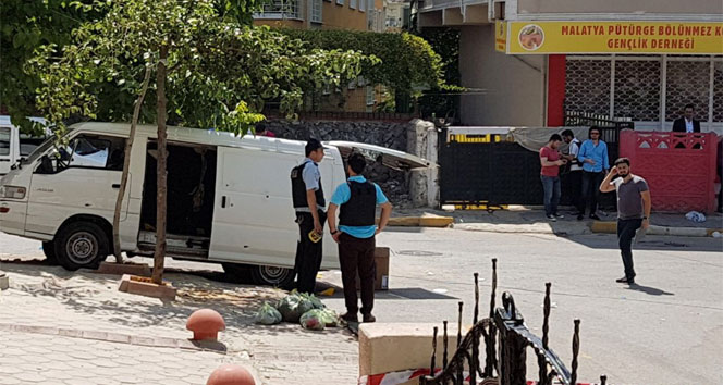 Sancaktepe’de soyguncular polisle çatıştı: 4 yaralı