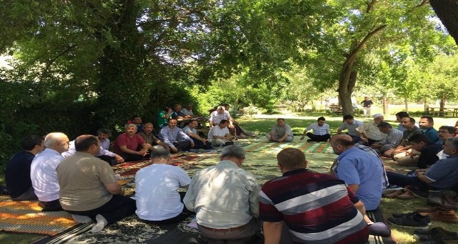 Şuurlu öğretmenler piknikte bir araya geldi