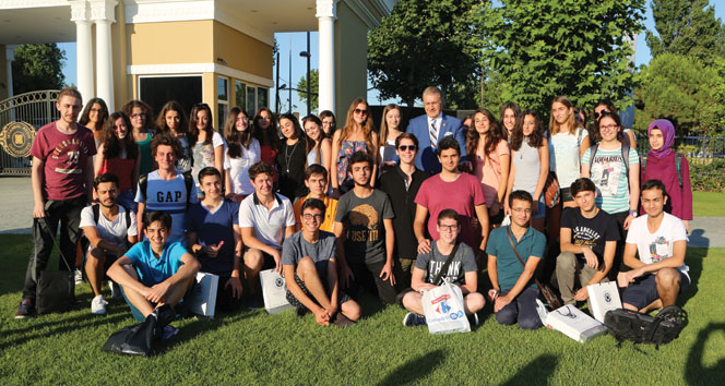 İstanbul Aydın Üniversitesi Lise Yaz Okulları başladı