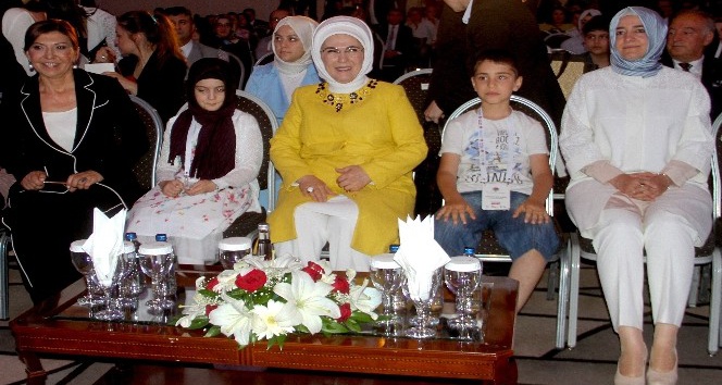 Emine Erdoğan, “Kale Gibi Gelecek Satranç Eğitim Projesi” tanıtım toplantısına katıldı