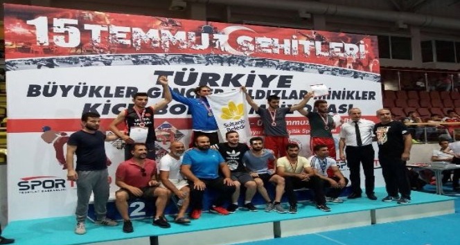 Tuncelili 2 sporcu Kick Boks’ta Türkiye üçüncüsü oldu